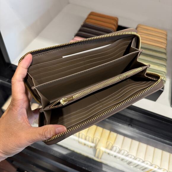 Coach Long Zip Around Wallet In Signature Jacquard With Floral Embroidery CEC23 - Picture 4 of 5